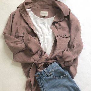 American Eagle size medium button up shirt🦋